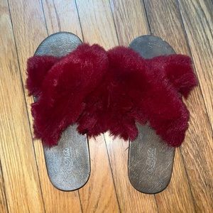 Faux fur slides
